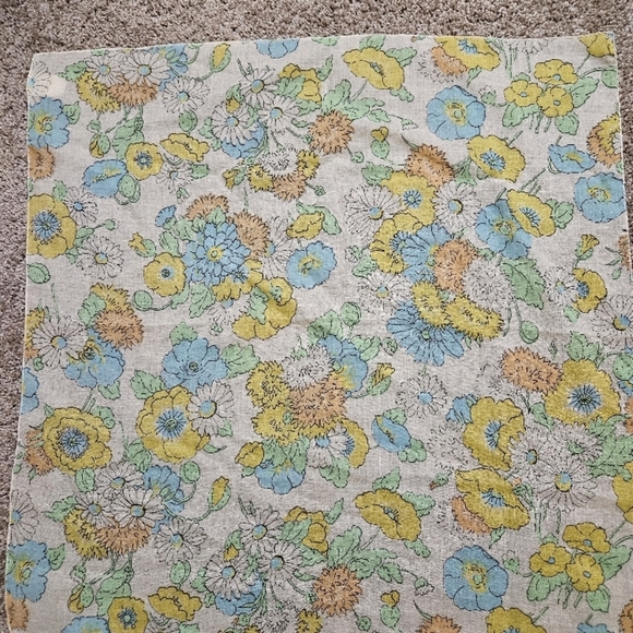 Vintage Floral Patterned Scarf - Picture 3 of 5